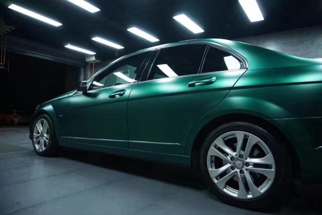奔驰C200电光墨绿车身改色贴膜效果图