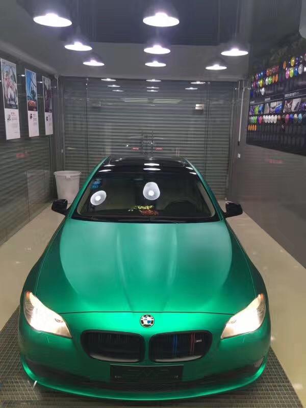 宝马5系电光青绿车身改色贴膜效果图