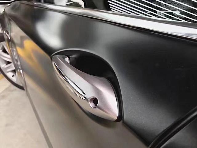宝马5系GT改色电光金属黑车身贴膜效果