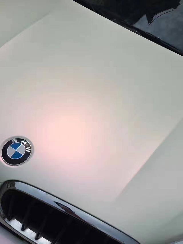 宝马X6汽车车身改色亮光白变红贴膜效果图