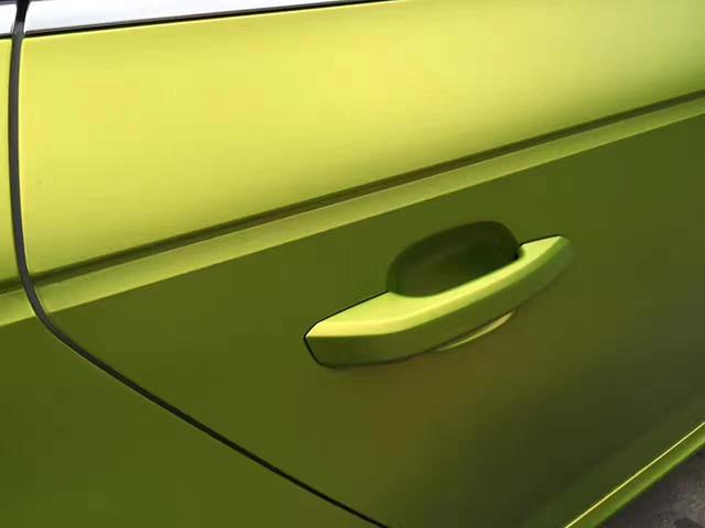 奥迪A4L汽车车身改色电光柠檬绿贴膜效果图