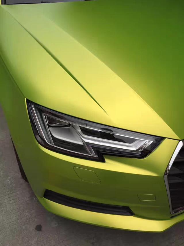 奥迪A4L汽车车身改色电光柠檬绿贴膜效果图