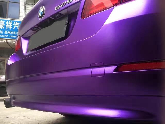 宝马525汽车车身改色电光紫贴膜效果图