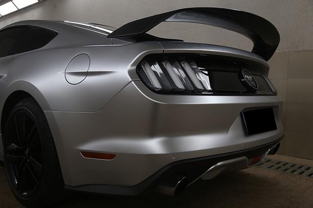 福特野马汽车电光金属钛银车身改色贴膜效果图