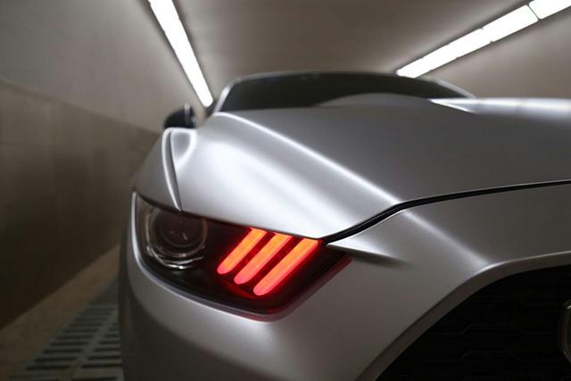 福特野马汽车电光金属钛银车身改色贴膜效果图