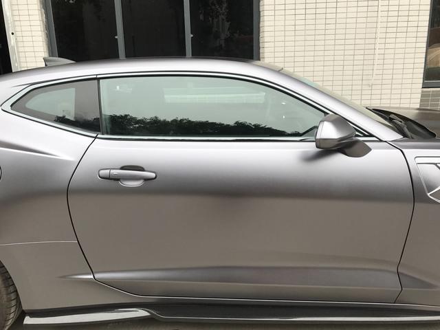 雪佛兰科迈罗汽车改色贴膜电光金属碳灰效果图