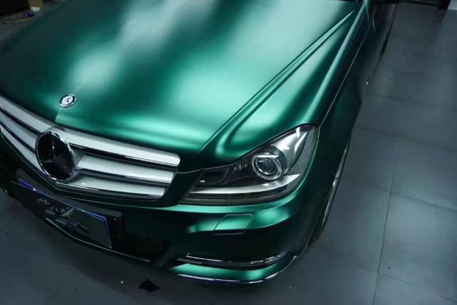 奔驰C200电光墨绿车身改色贴膜效果图