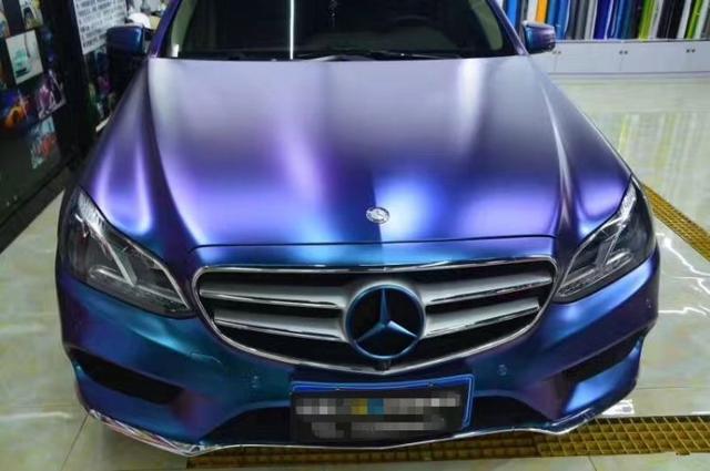 奔驰E260电光钻石紫魅蓝改色贴膜案例