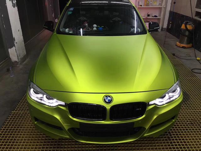 宝马汽车改色哑光电镀荧光绿车身贴膜效果图